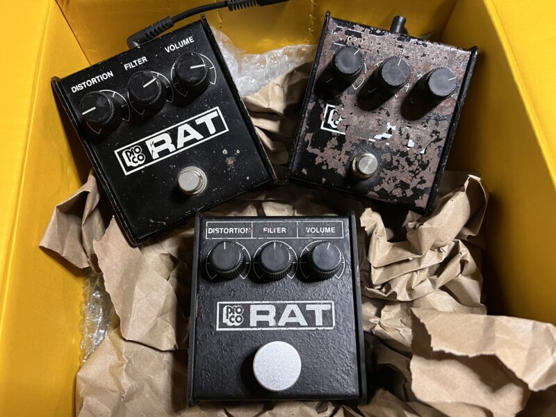 86年製と88年製のRAT1／左上は88年製で文字の周りに白枠がないのが特徴です。